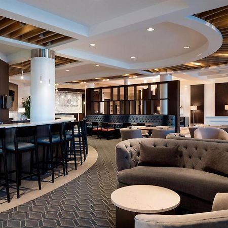 Sheraton Cavalier Calgary Hotel Buitenkant foto
