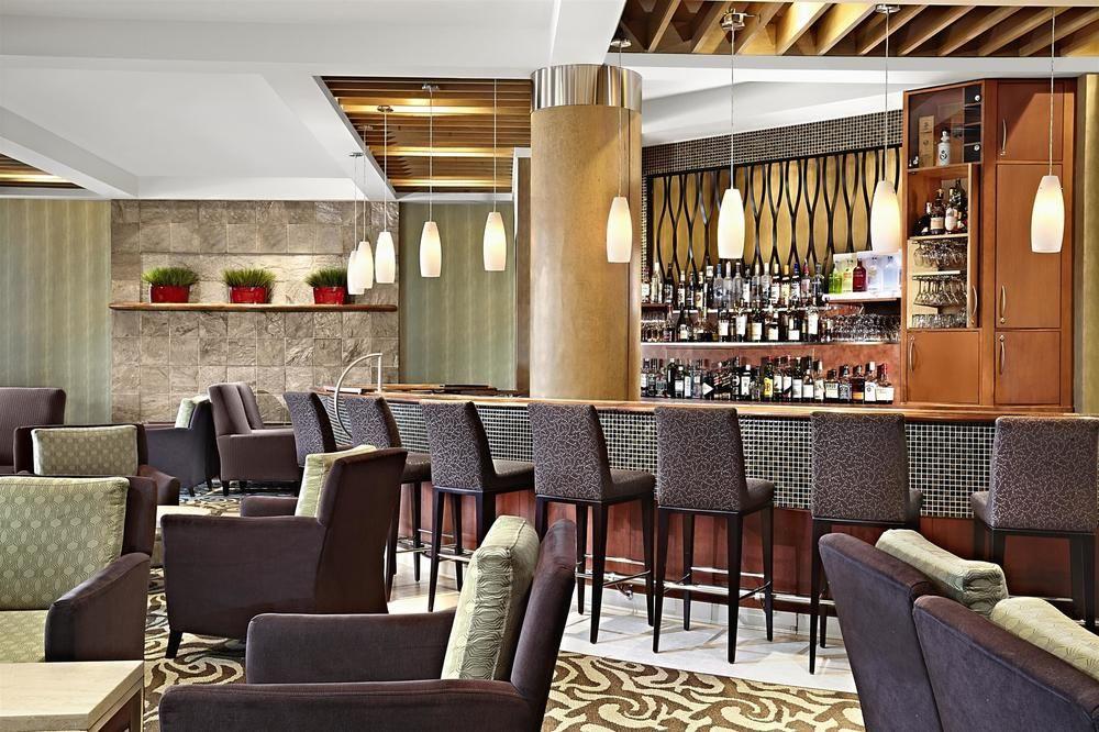 Sheraton Cavalier Calgary Hotel Buitenkant foto