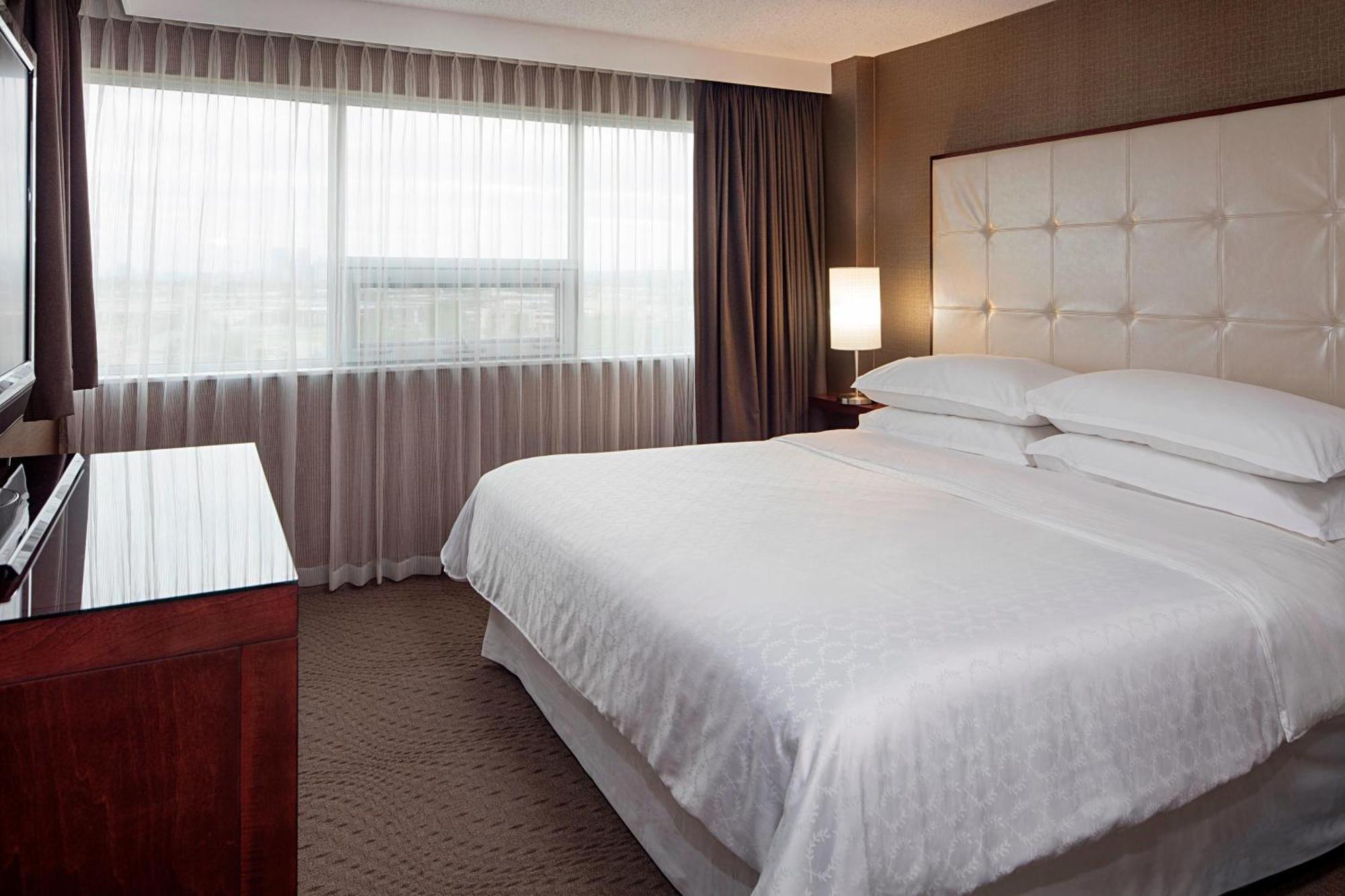 Sheraton Cavalier Calgary Hotel Buitenkant foto
