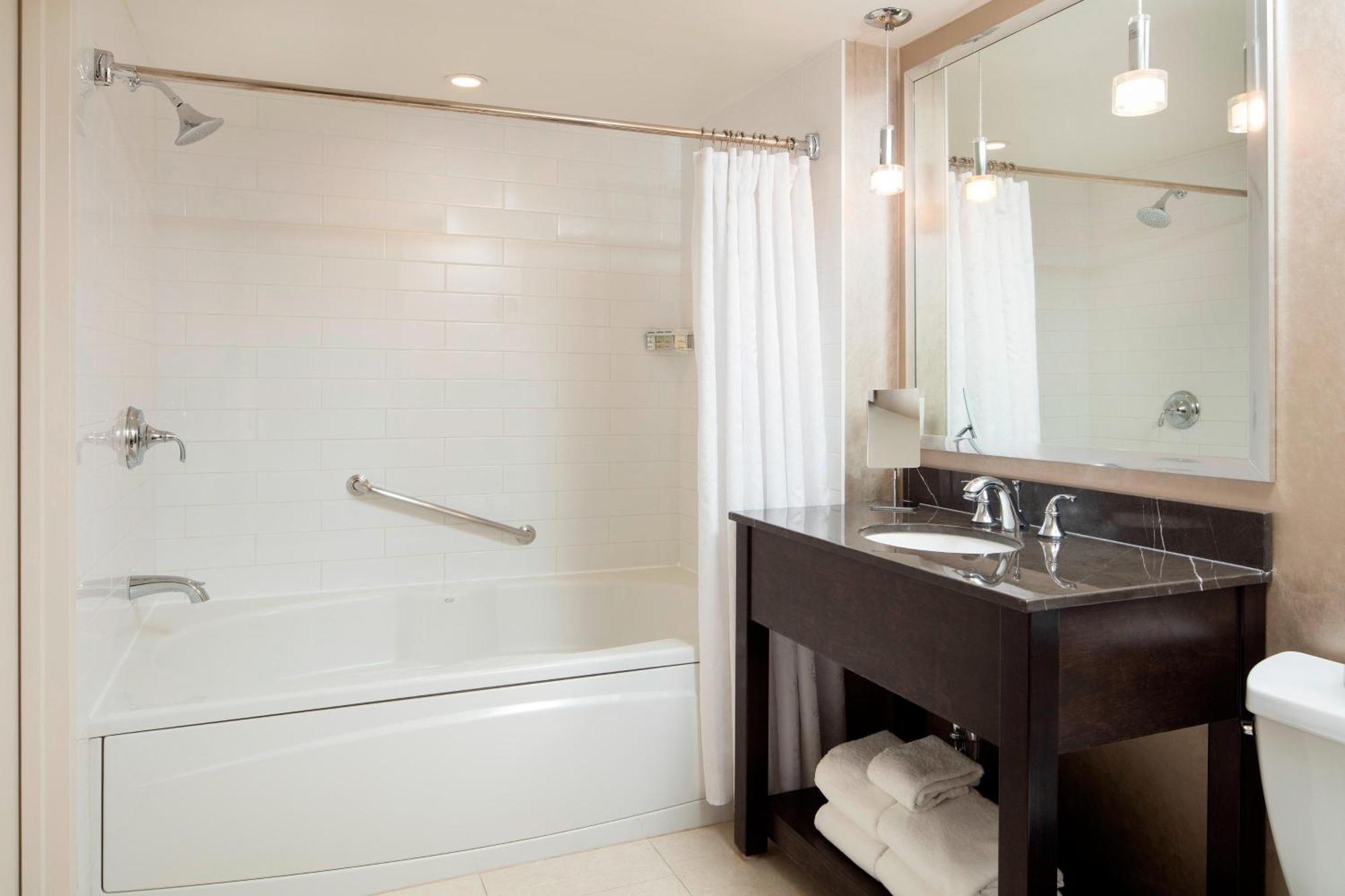 Sheraton Cavalier Calgary Hotel Buitenkant foto