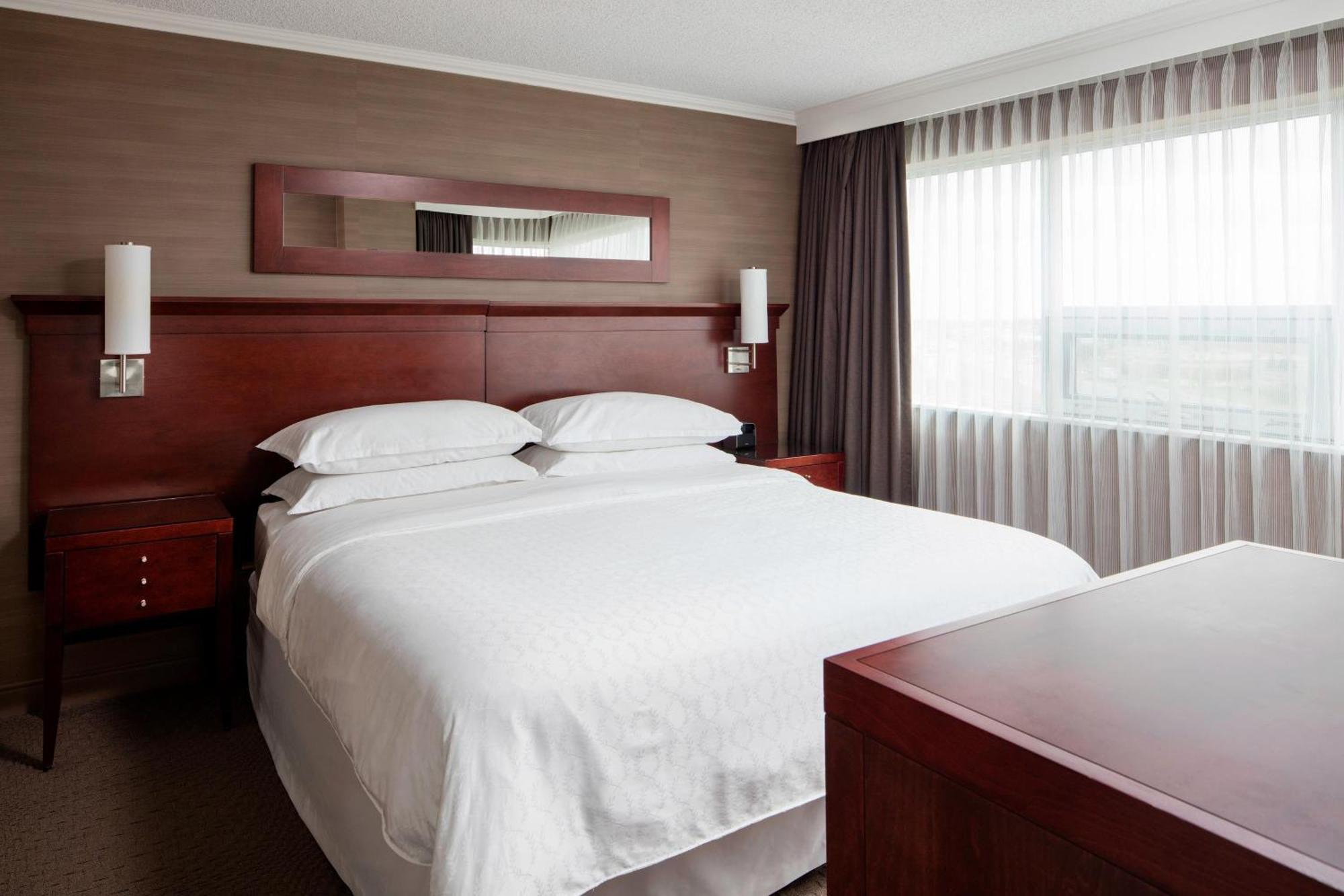 Sheraton Cavalier Calgary Hotel Buitenkant foto