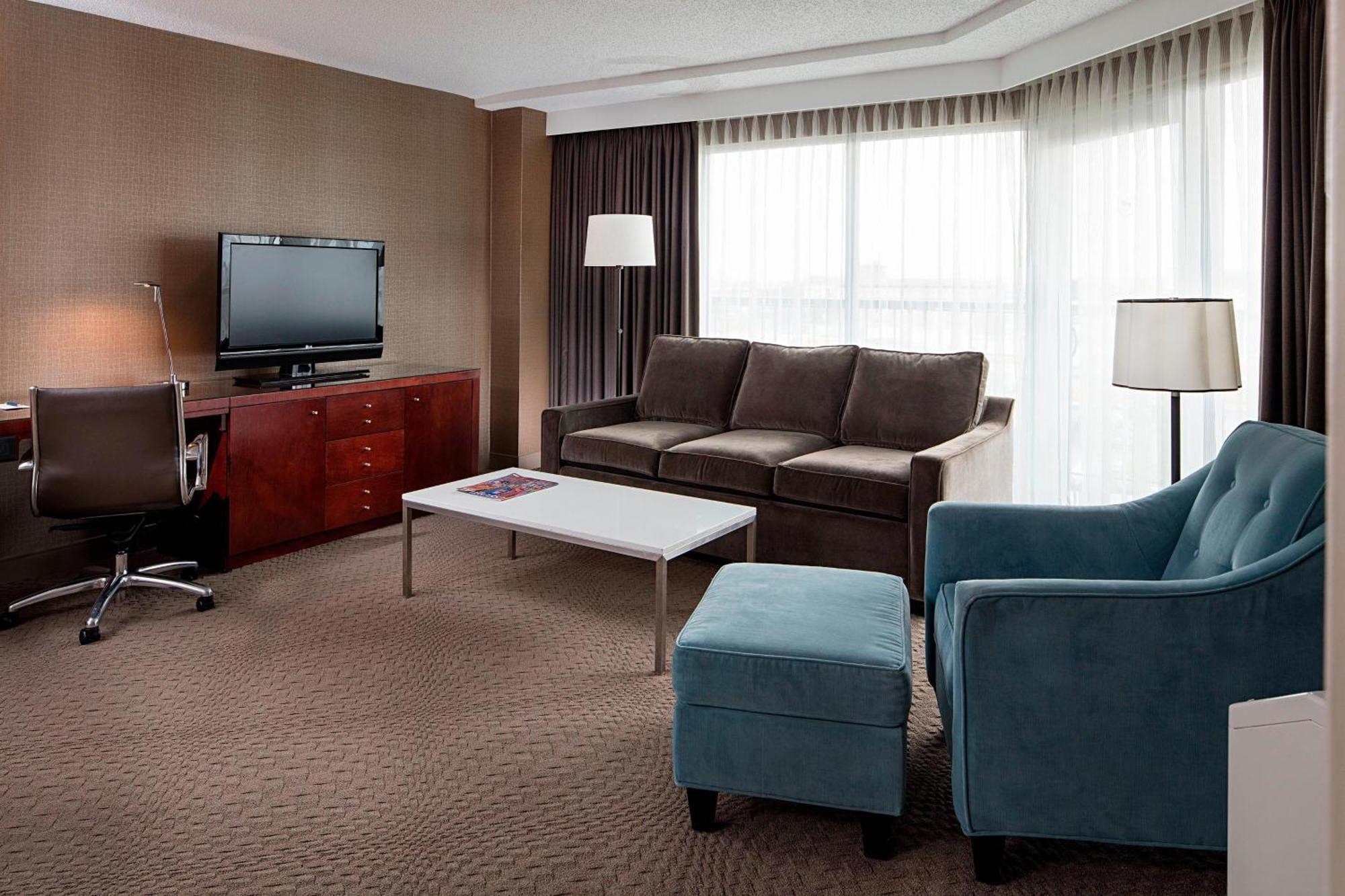Sheraton Cavalier Calgary Hotel Buitenkant foto