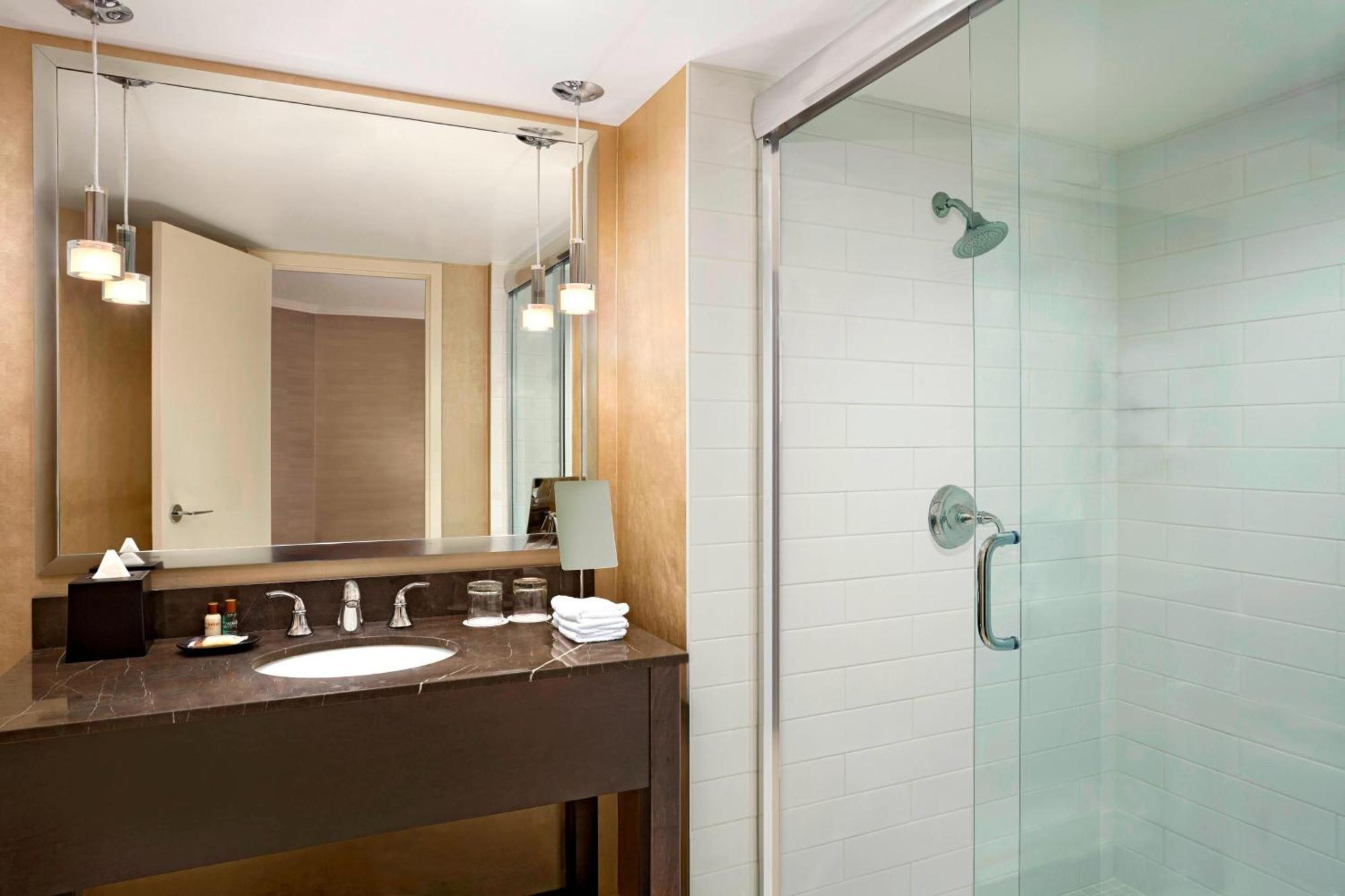 Sheraton Cavalier Calgary Hotel Buitenkant foto