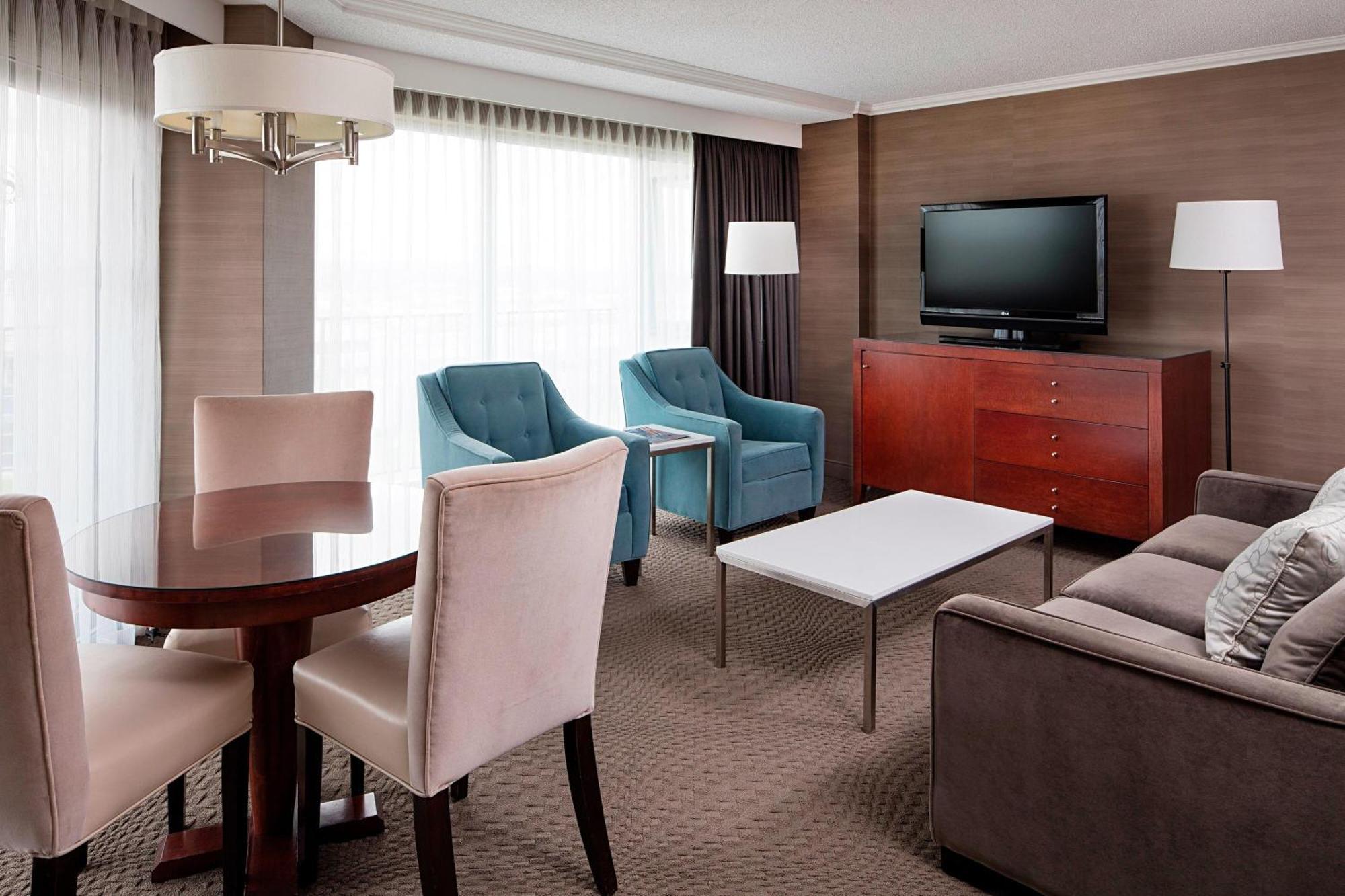 Sheraton Cavalier Calgary Hotel Buitenkant foto