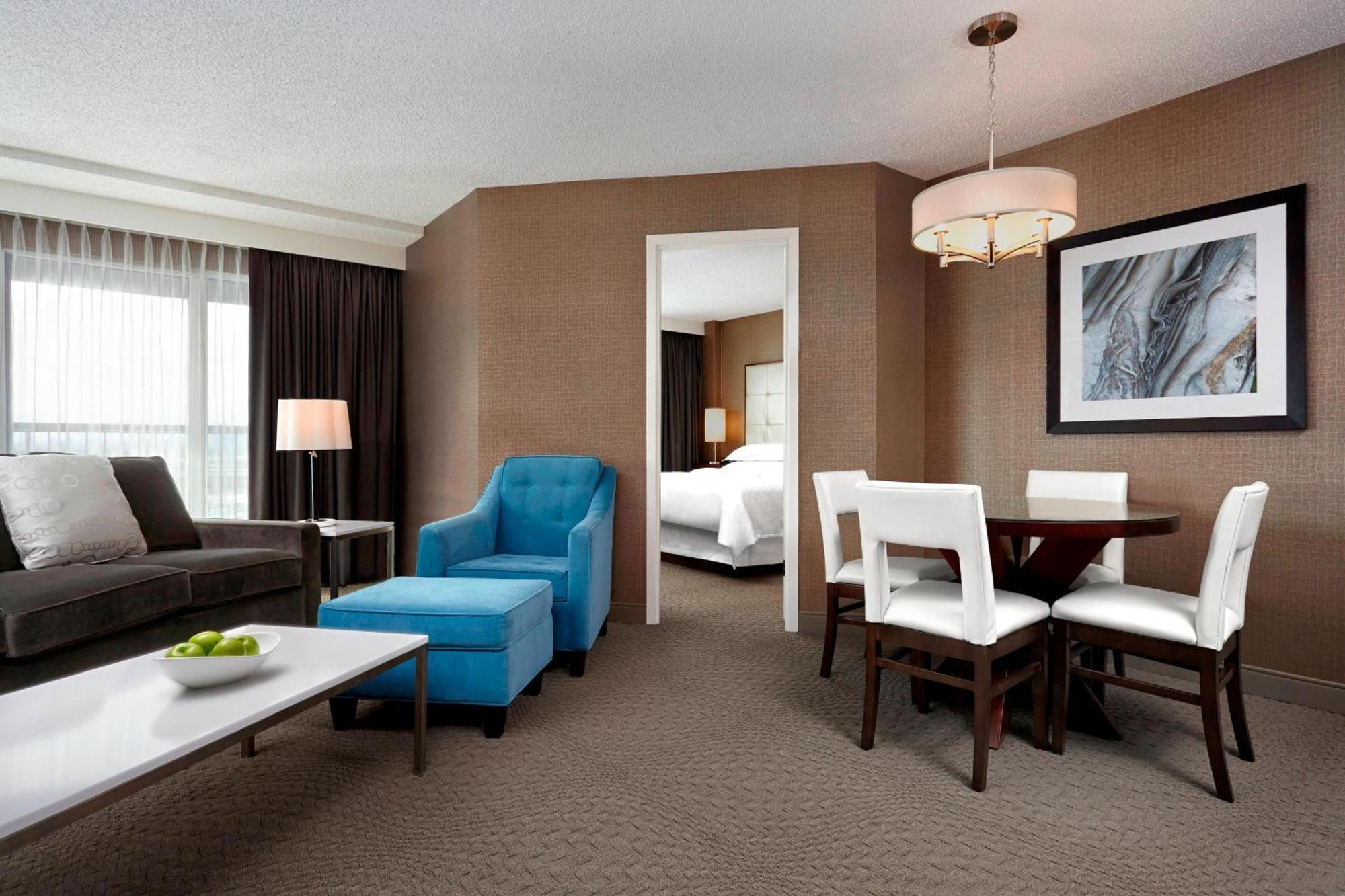 Sheraton Cavalier Calgary Hotel Buitenkant foto