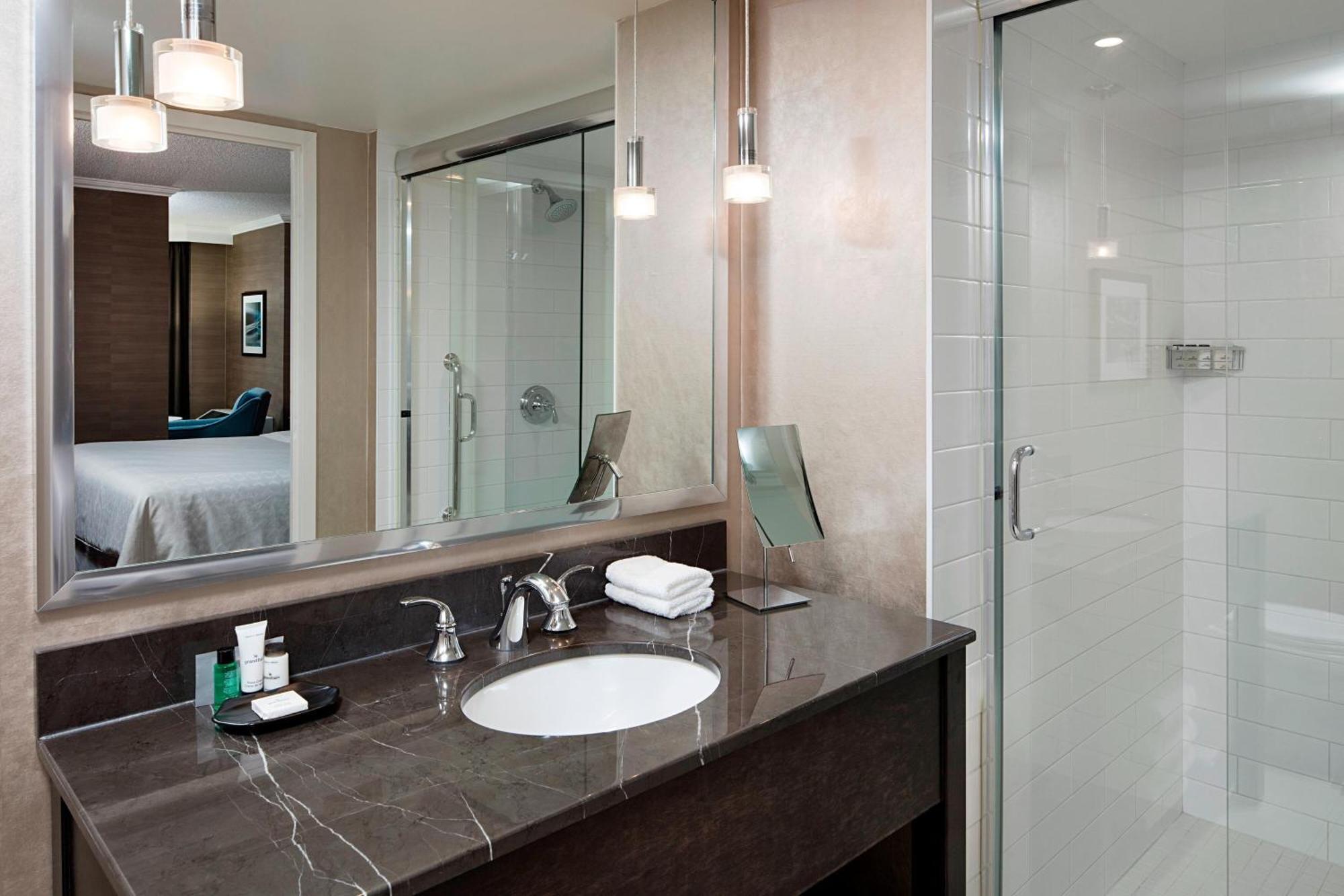 Sheraton Cavalier Calgary Hotel Buitenkant foto