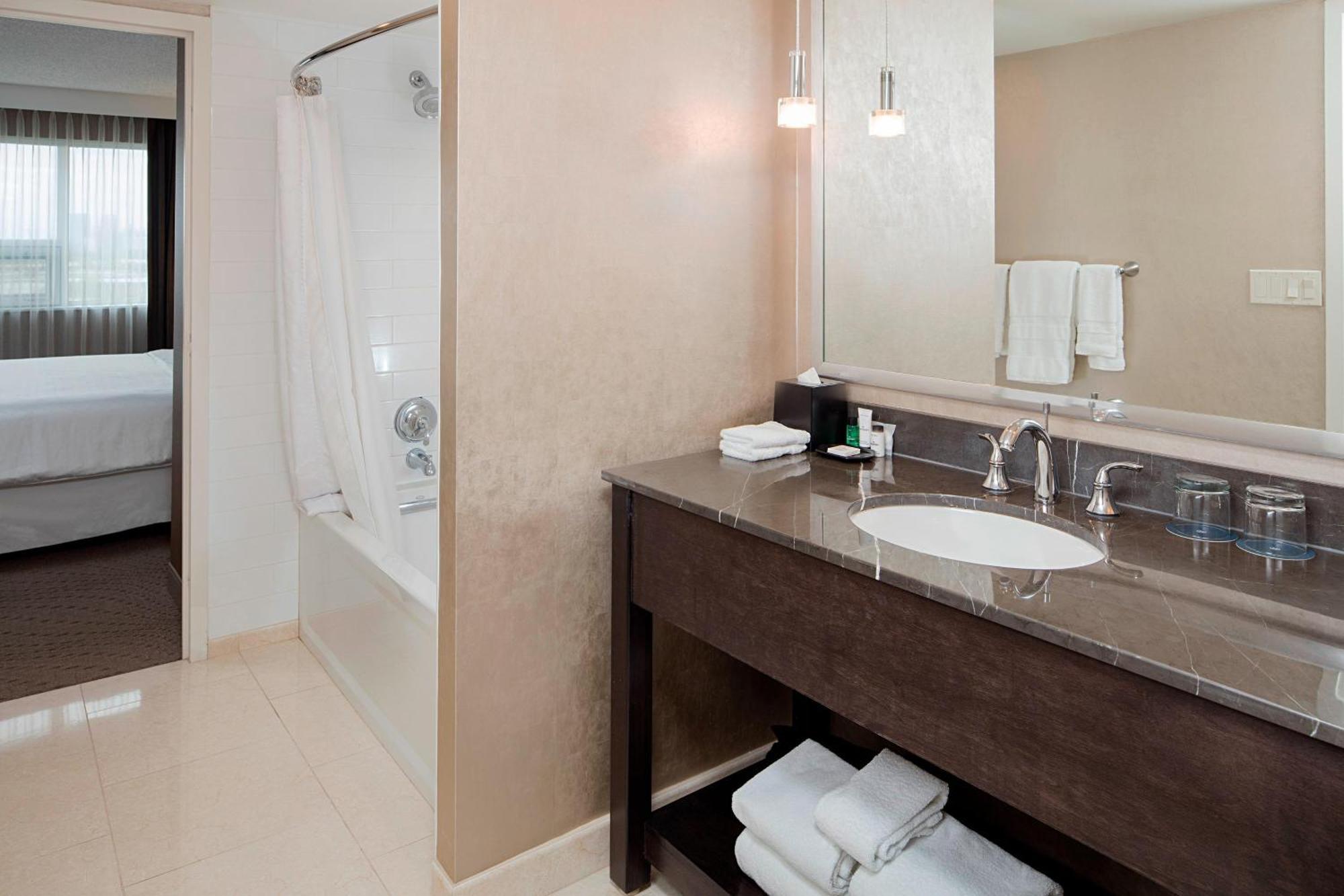 Sheraton Cavalier Calgary Hotel Buitenkant foto