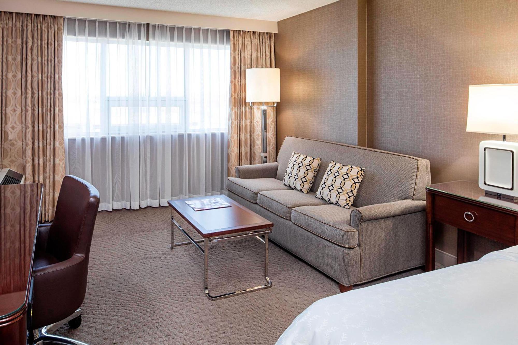 Sheraton Cavalier Calgary Hotel Buitenkant foto