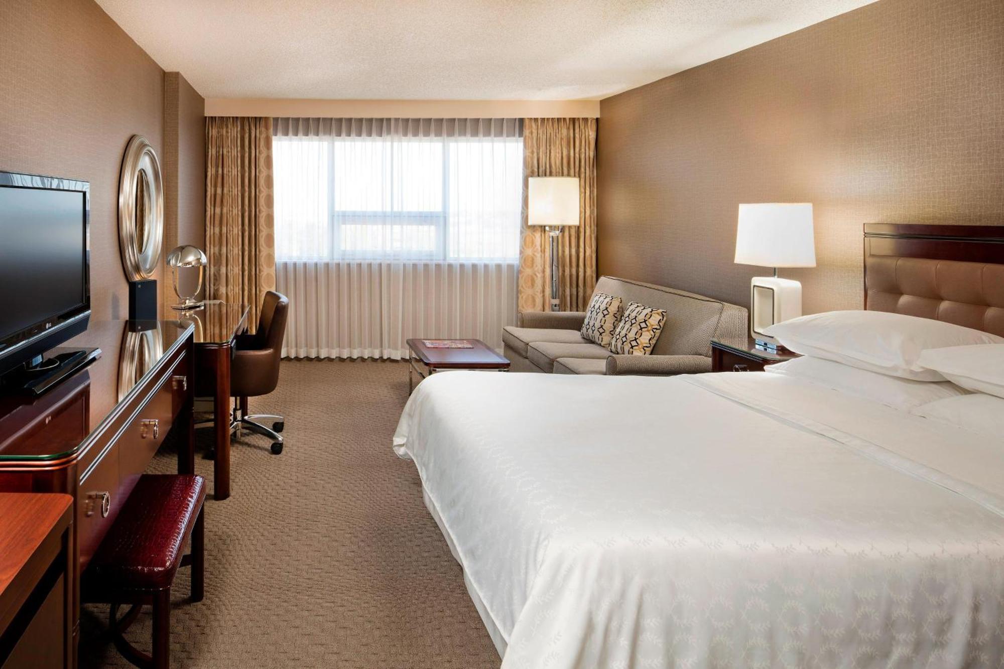 Sheraton Cavalier Calgary Hotel Buitenkant foto