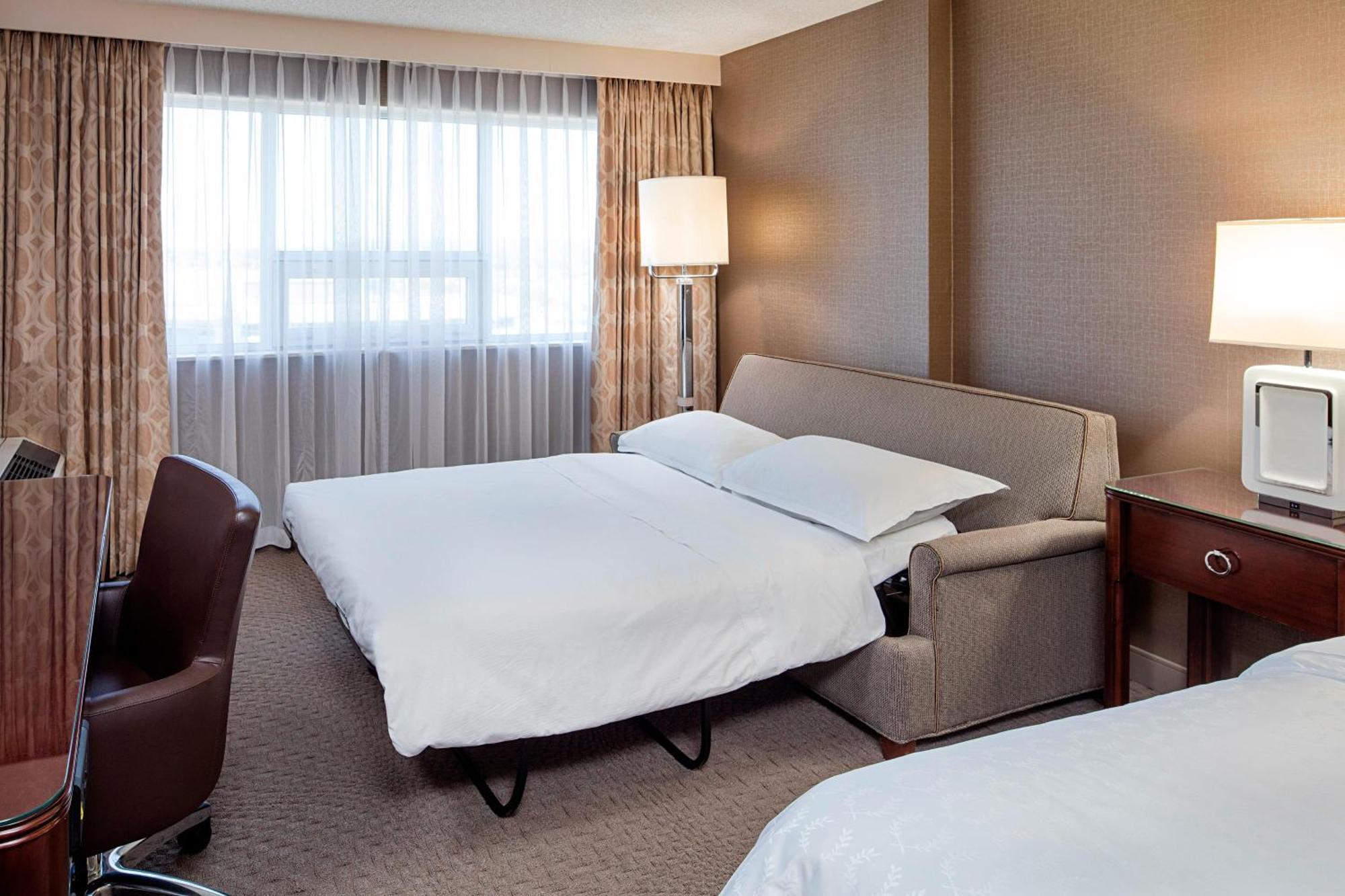 Sheraton Cavalier Calgary Hotel Buitenkant foto